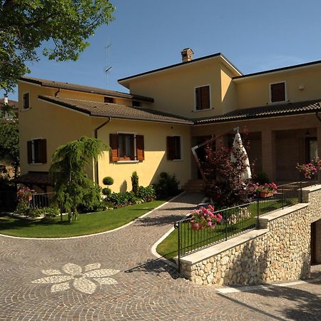 Affittacamere Fule Fontecchio Exterior foto